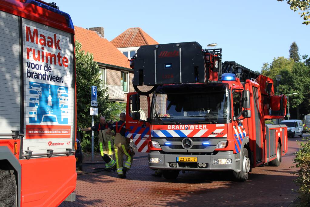 Vermoedelijk asbest vrijgekomen bij brand op dak van woning