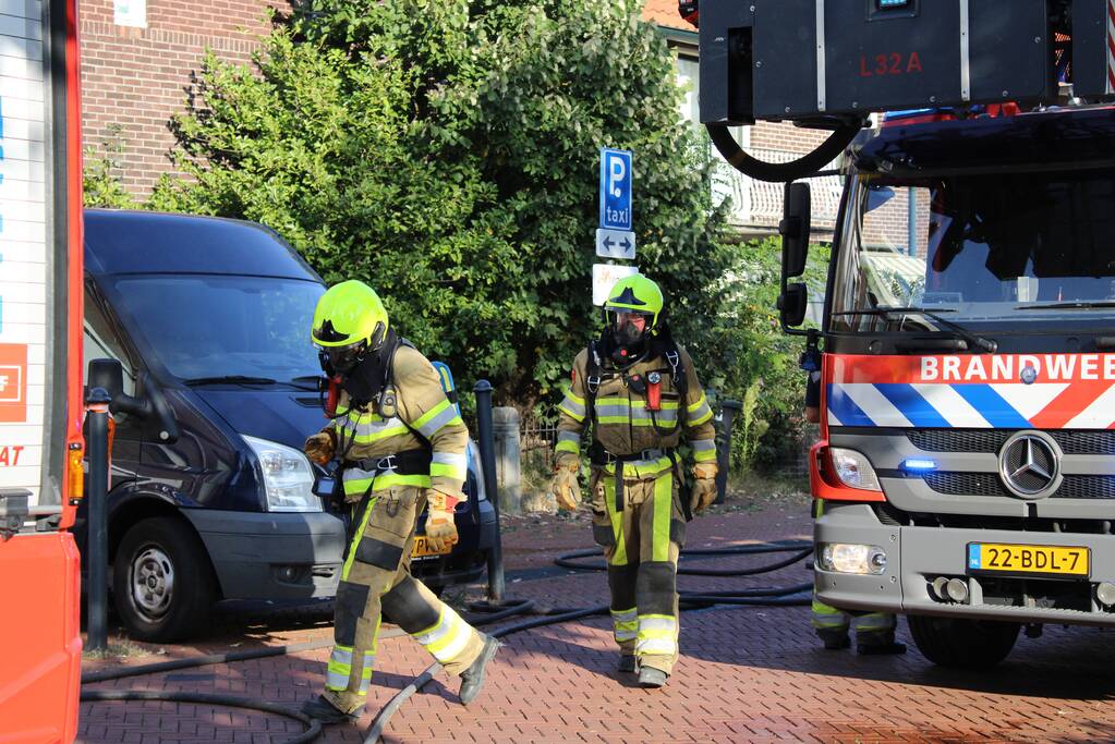 Vermoedelijk asbest vrijgekomen bij brand op dak van woning
