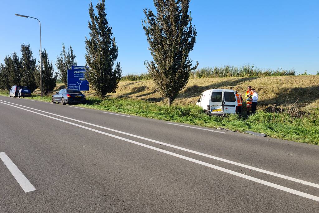 Kop-staart aanrijding met meerdere voertuigen