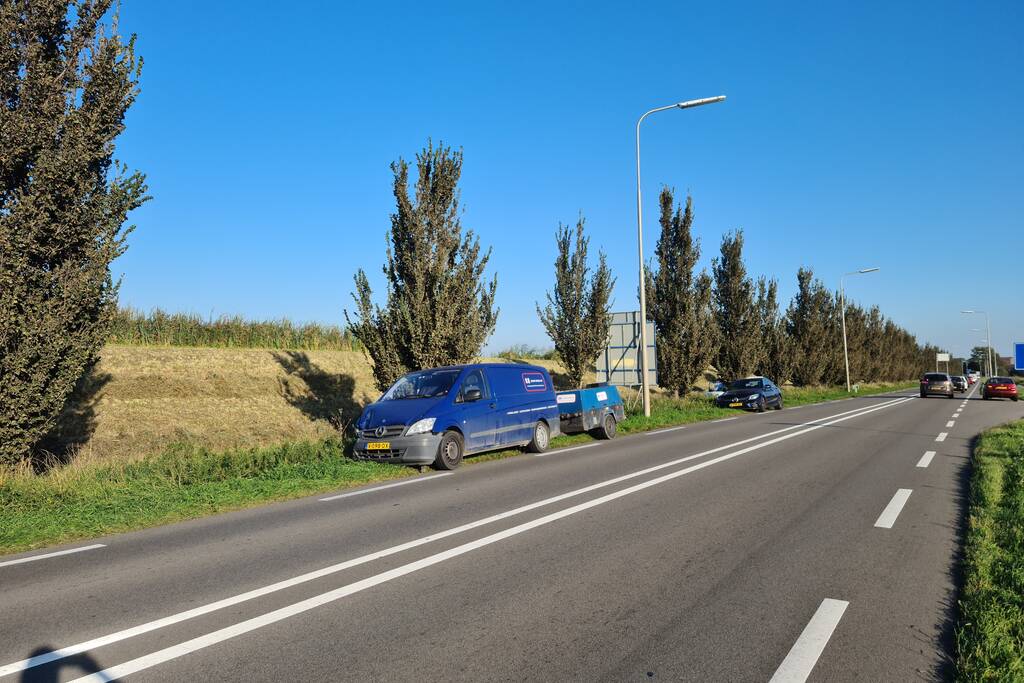 Kop-staart aanrijding met meerdere voertuigen