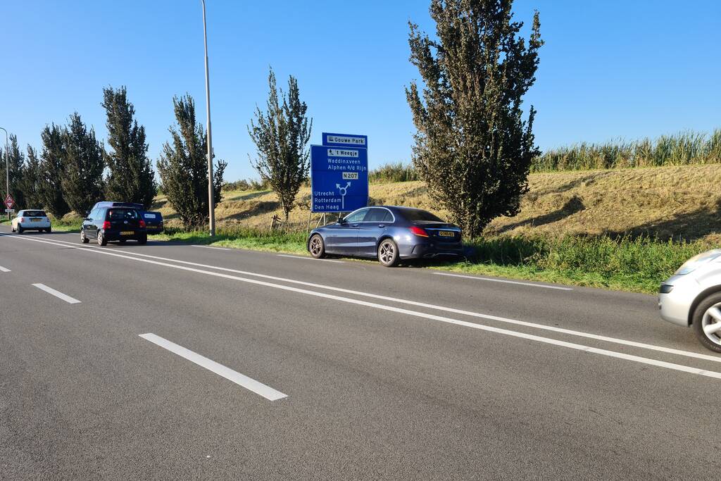 Kop-staart aanrijding met meerdere voertuigen