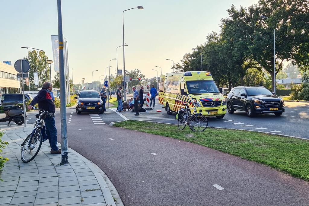 Scooterrijdster gewond na aanrijding
