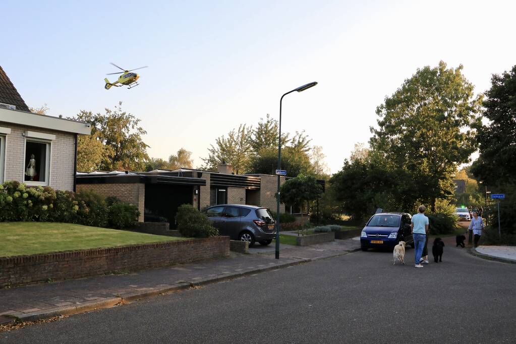 Traumahelikopter landt voor incident in woning