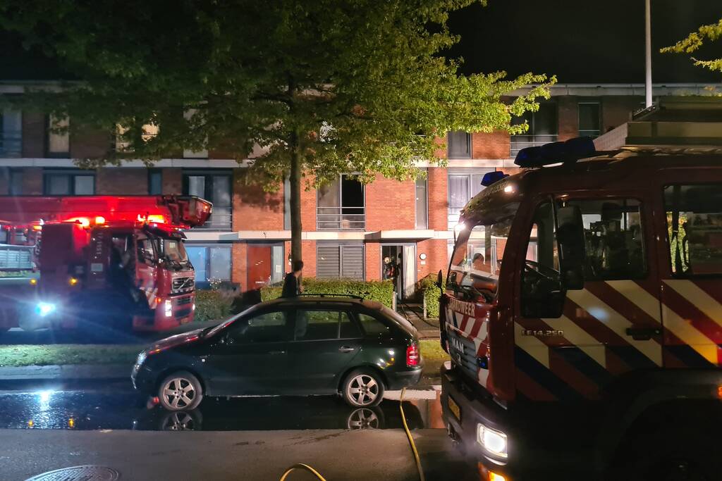 Personen en hond met klachten bij brand