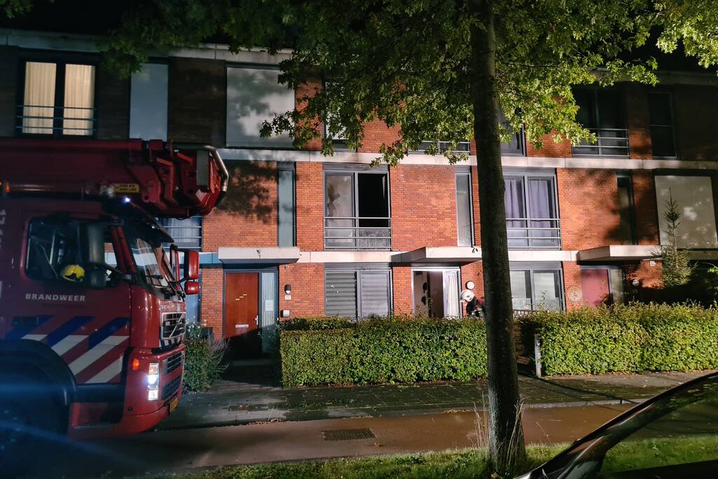 Personen en hond met klachten bij brand