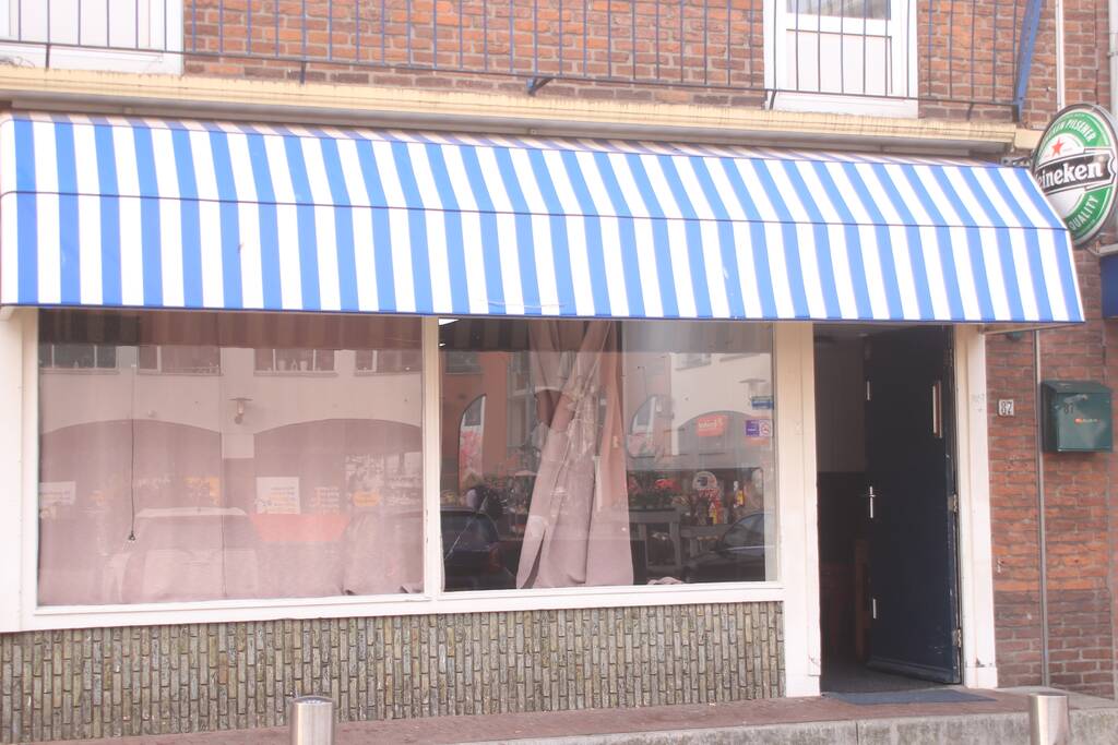 Onderzoek naar vernieling van ruit café Broadway