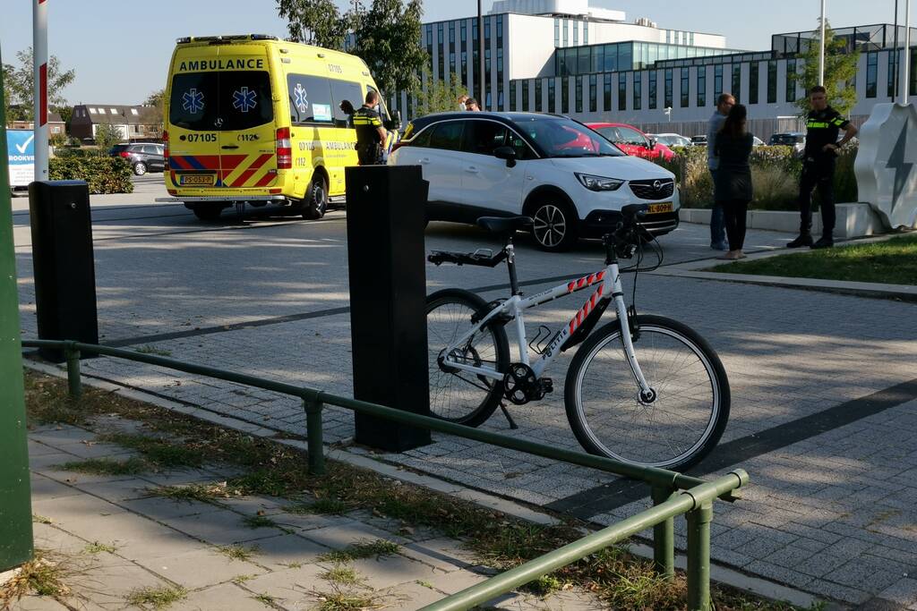 Brommerrijder gewond bij botsing met auto
