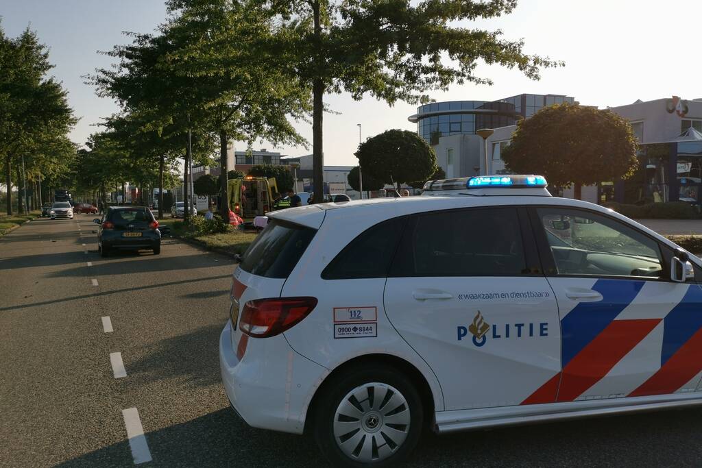 Motorrijder zwaargewond na aanrijding met auto