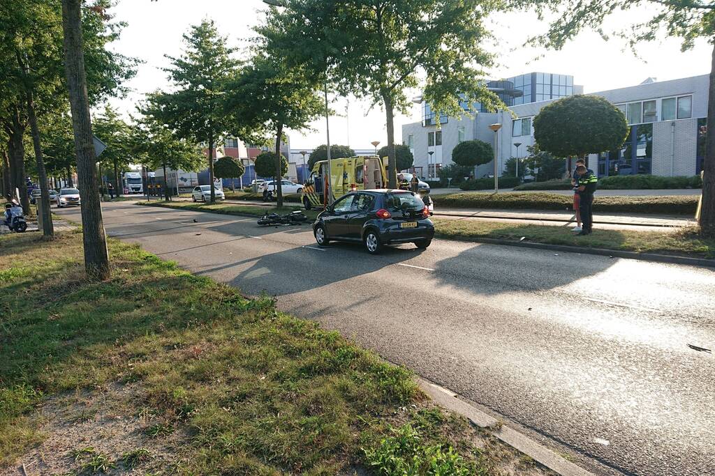 Motorrijder zwaargewond na aanrijding met auto