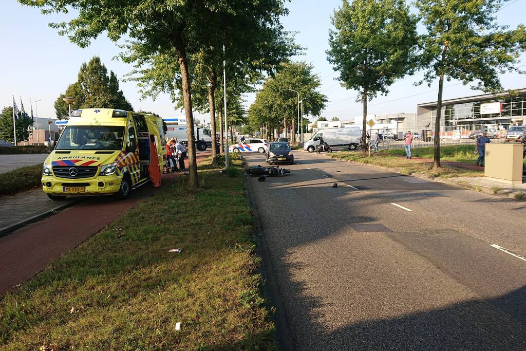 Motorrijder zwaargewond na aanrijding met auto