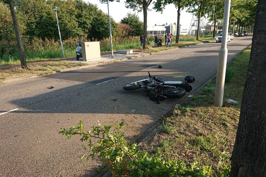 Motorrijder zwaargewond na aanrijding met auto