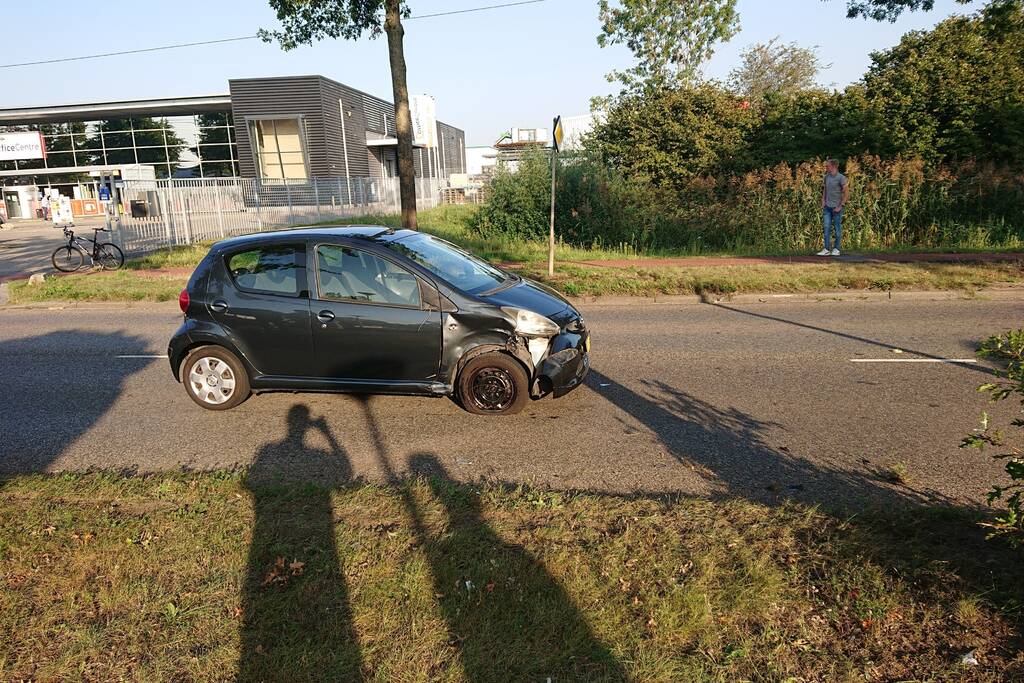 Motorrijder zwaargewond na aanrijding met auto