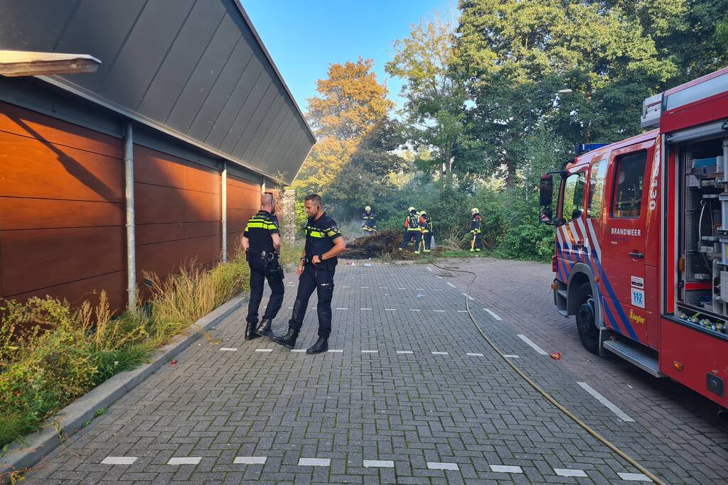 Flinke rookontwikkeling door brand in berg hooi