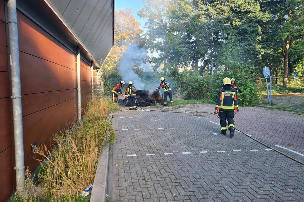 Flinke rookontwikkeling door brand in berg hooi