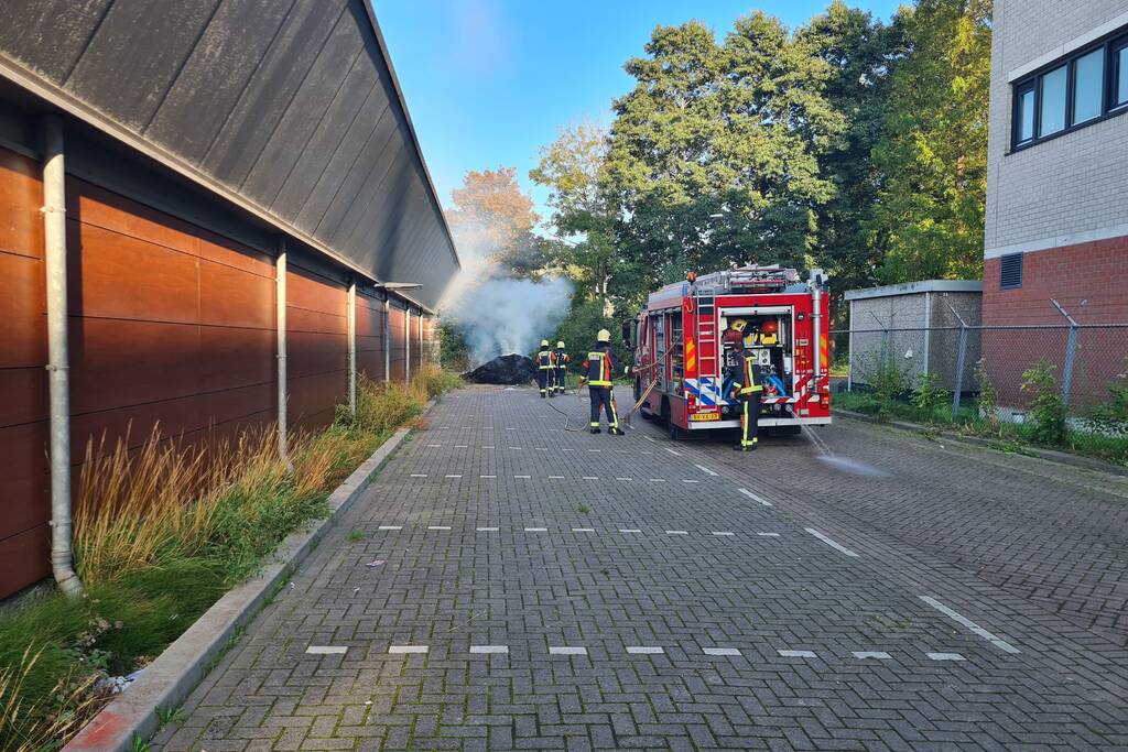 Flinke rookontwikkeling door brand in berg hooi