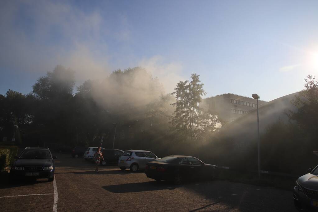 Flinke rookontwikkeling door brand in berg hooi