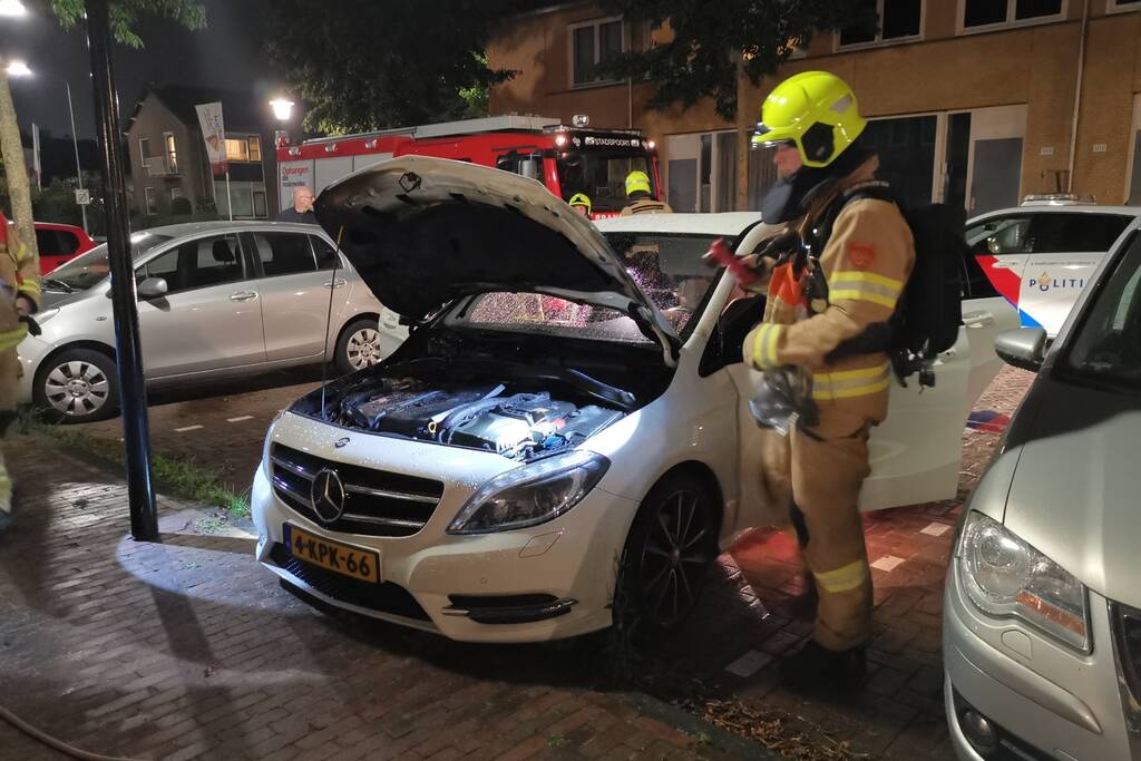 Brand gesticht in auto