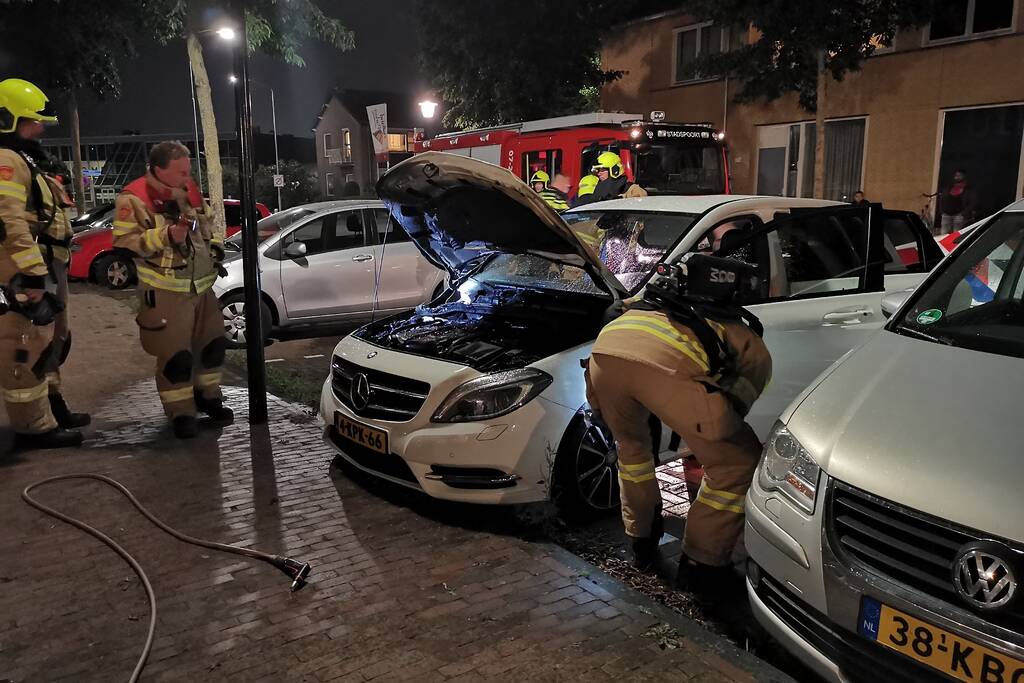 Brand gesticht in auto