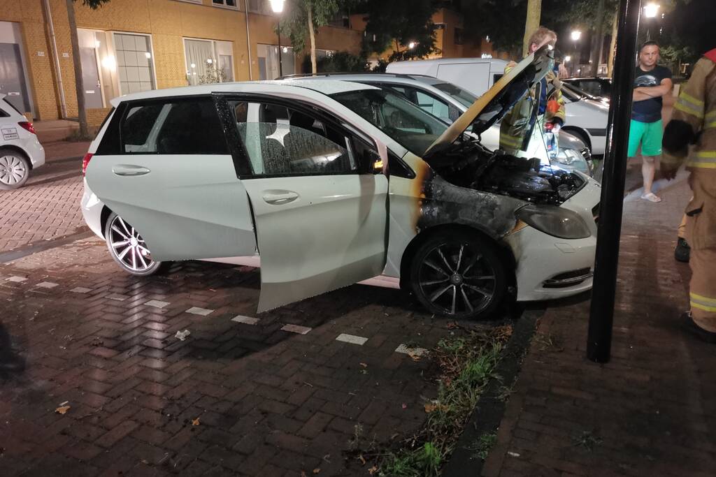 Brand gesticht in auto