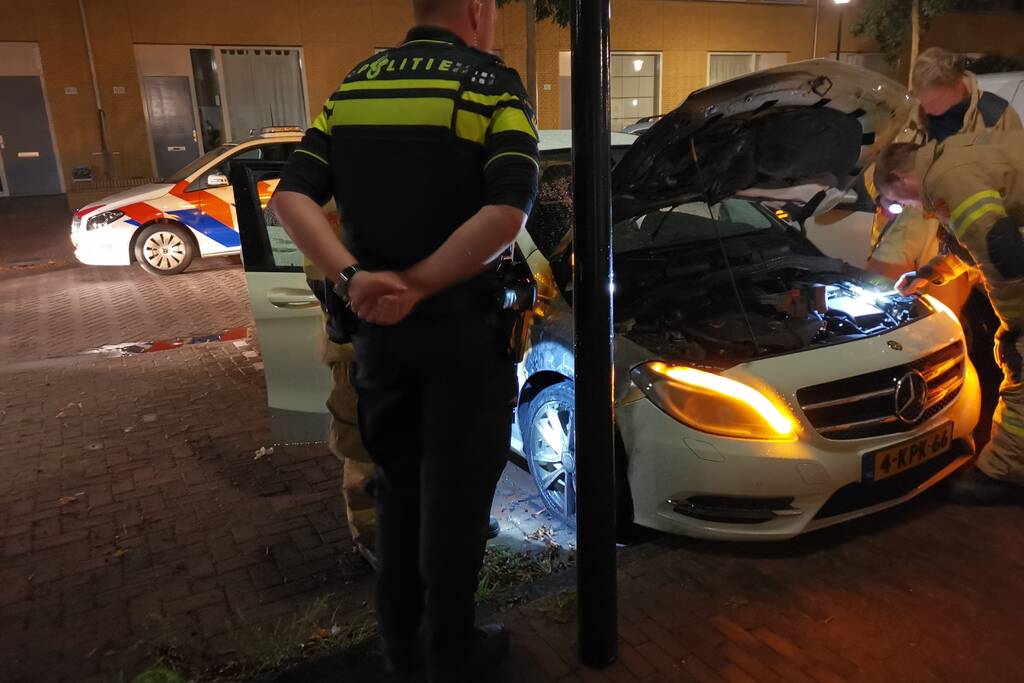 Brand gesticht in auto