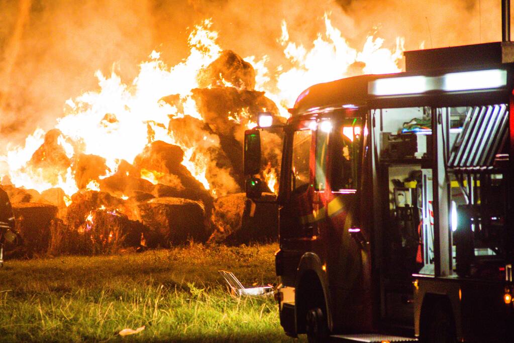 Rook en stank door hooibrand in Duitsland