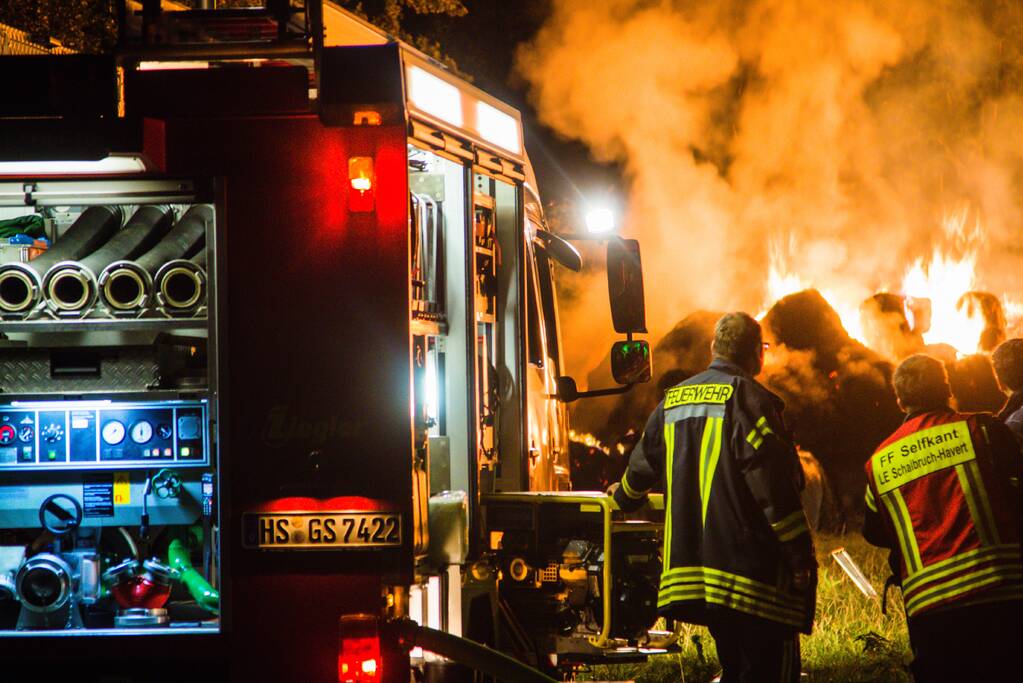 Rook en stank door hooibrand in Duitsland