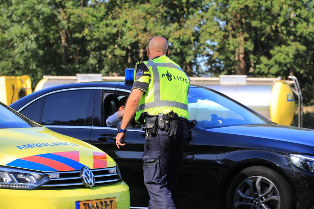 Houden agenten zich wel aan de coronamaatregelen?