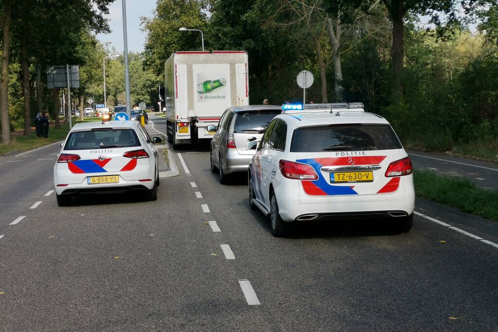 Fietser aangereden door vrachtwagen