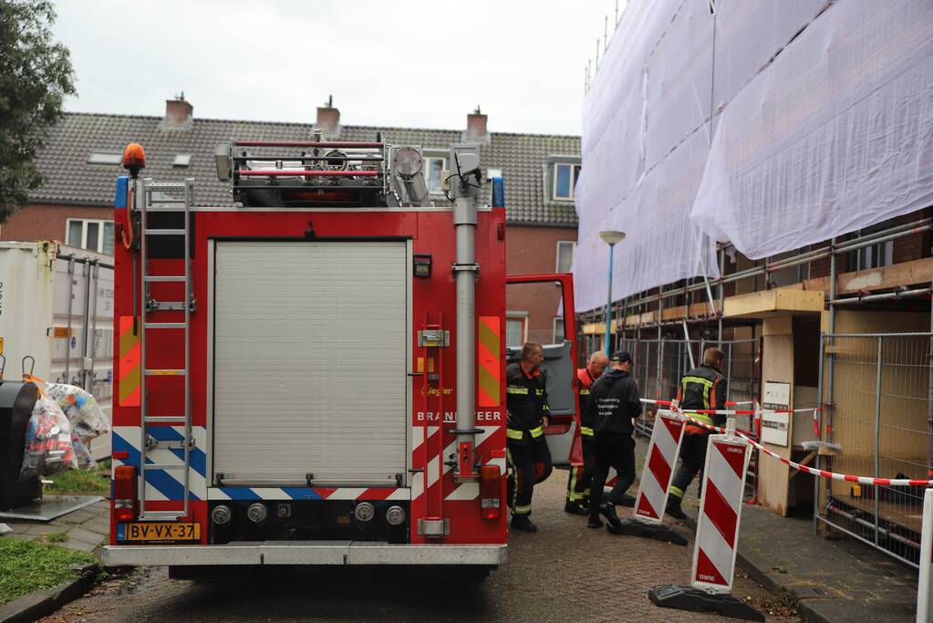 Flatgebouw in de steigers kampt met wateroverlast
