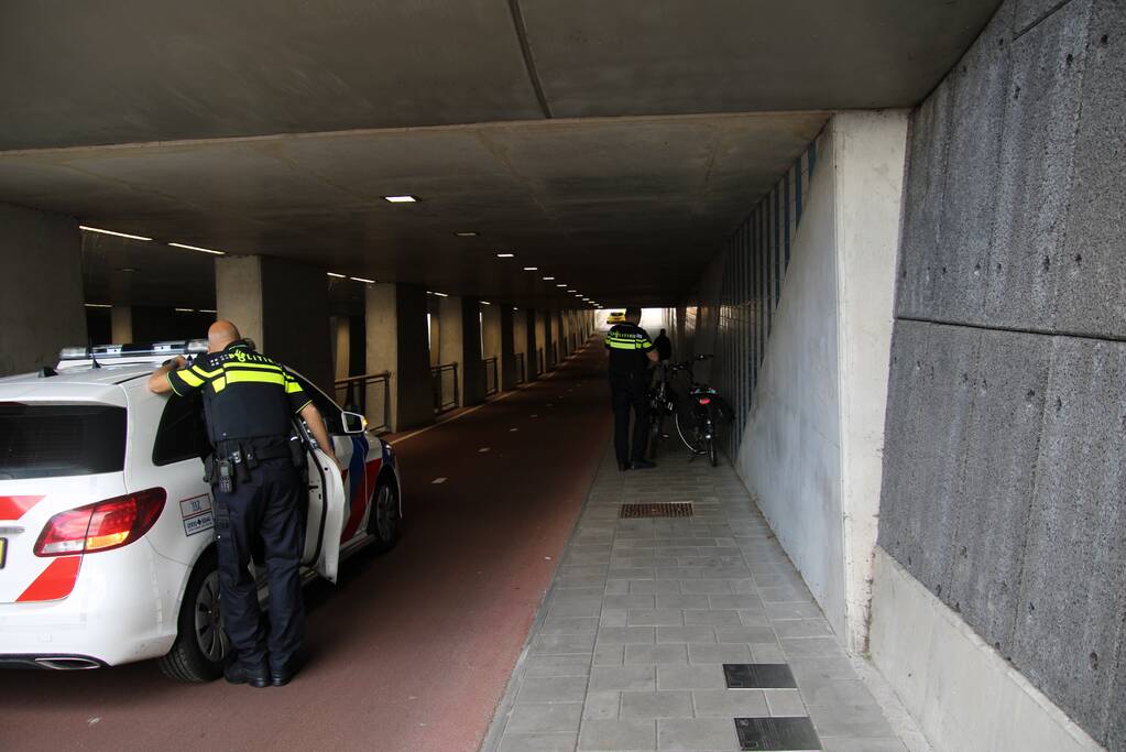 Twee fietsers gewond bij botsing in M.C. Escher Akwadukt
