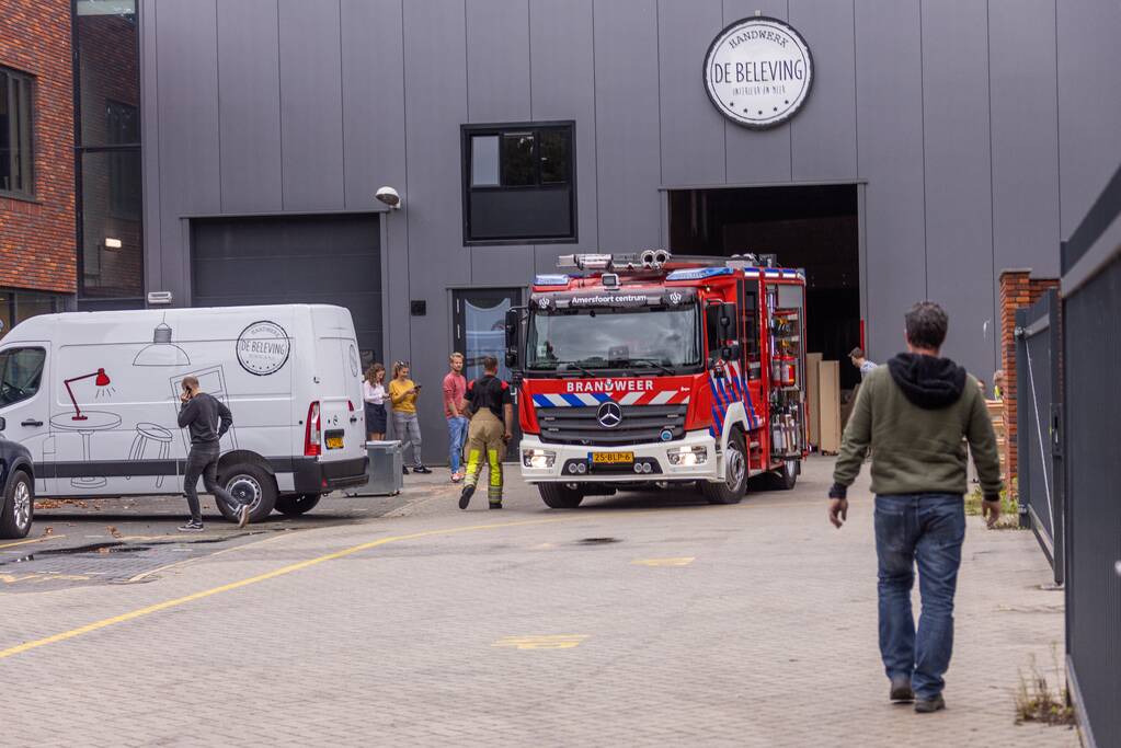 Brand in bedrijfshal industrieterrein De Hoef snel onder controle