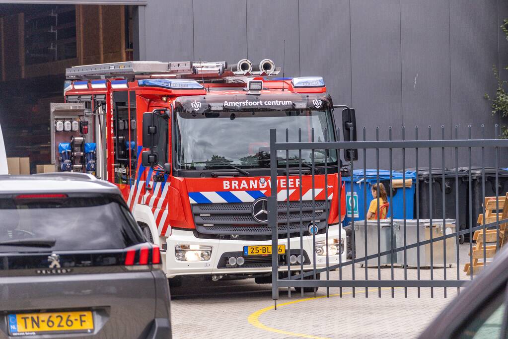 Brand in bedrijfshal industrieterrein De Hoef snel onder controle