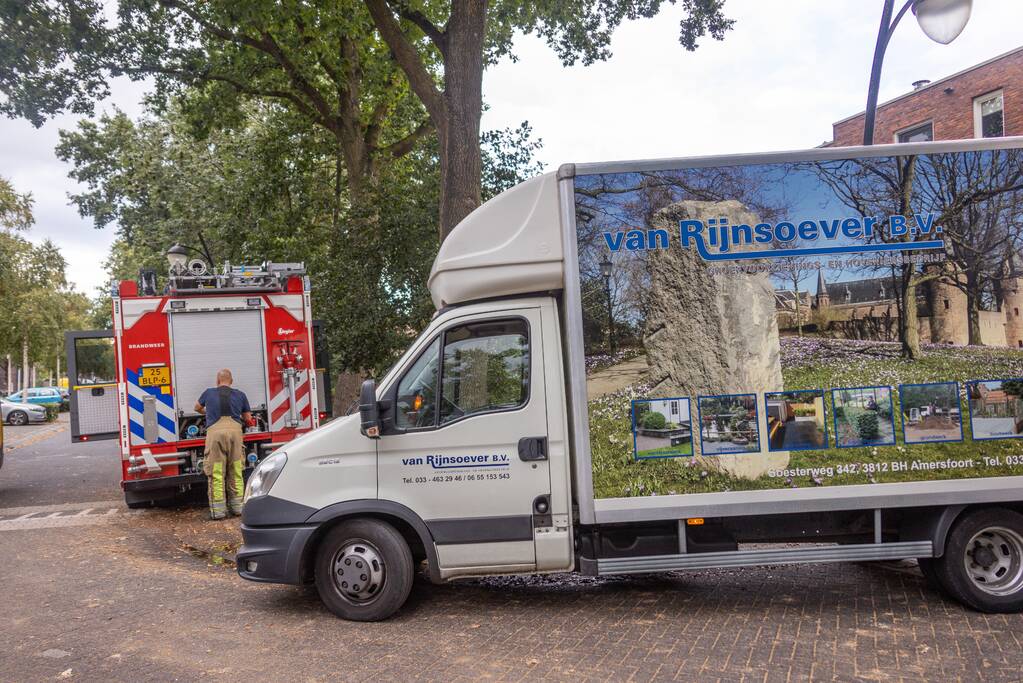 Gevaarlijk hangende tak snel verwijderd