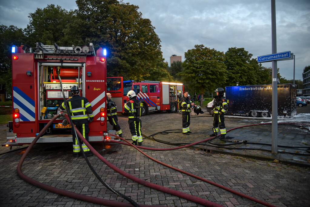 Schuur compleet verwoest door flinke brand