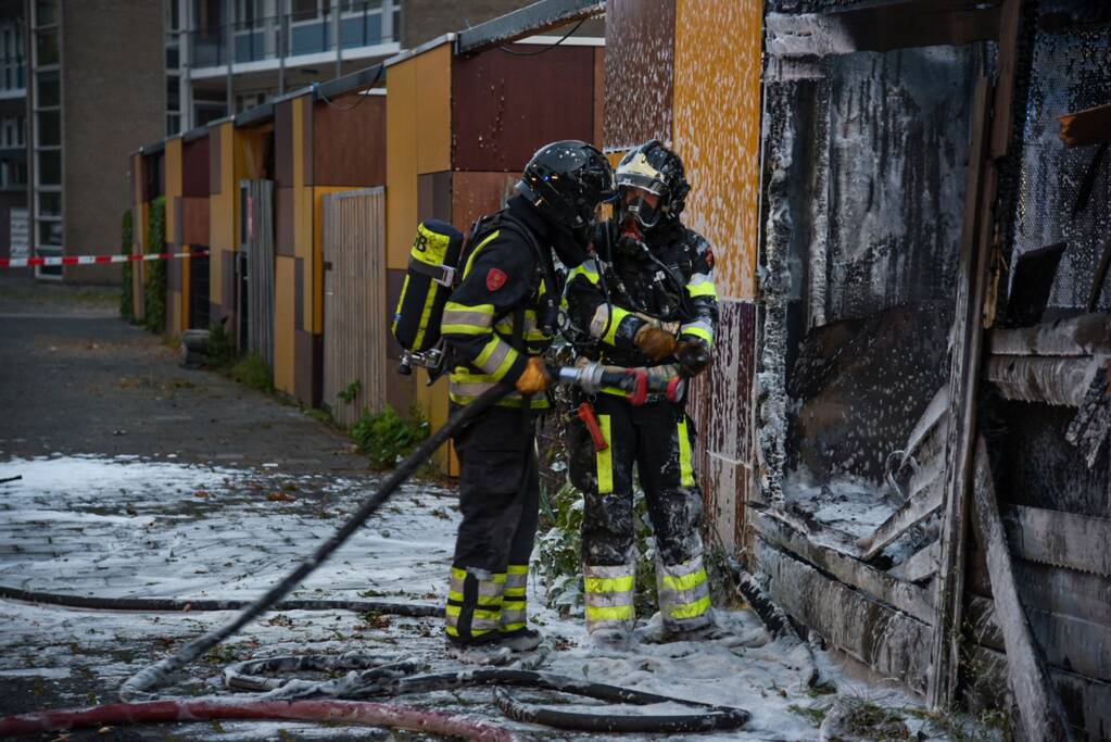 Schuur compleet verwoest door flinke brand