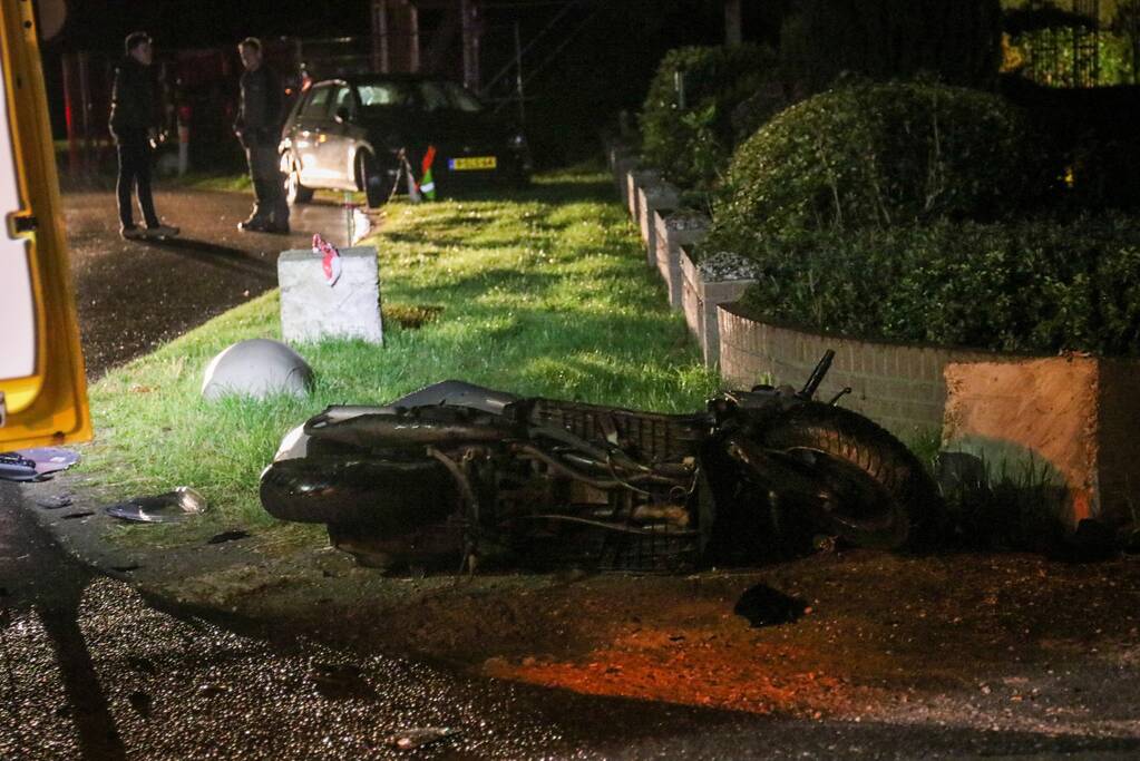 Scooterrijder gewond na aanrijding met auto