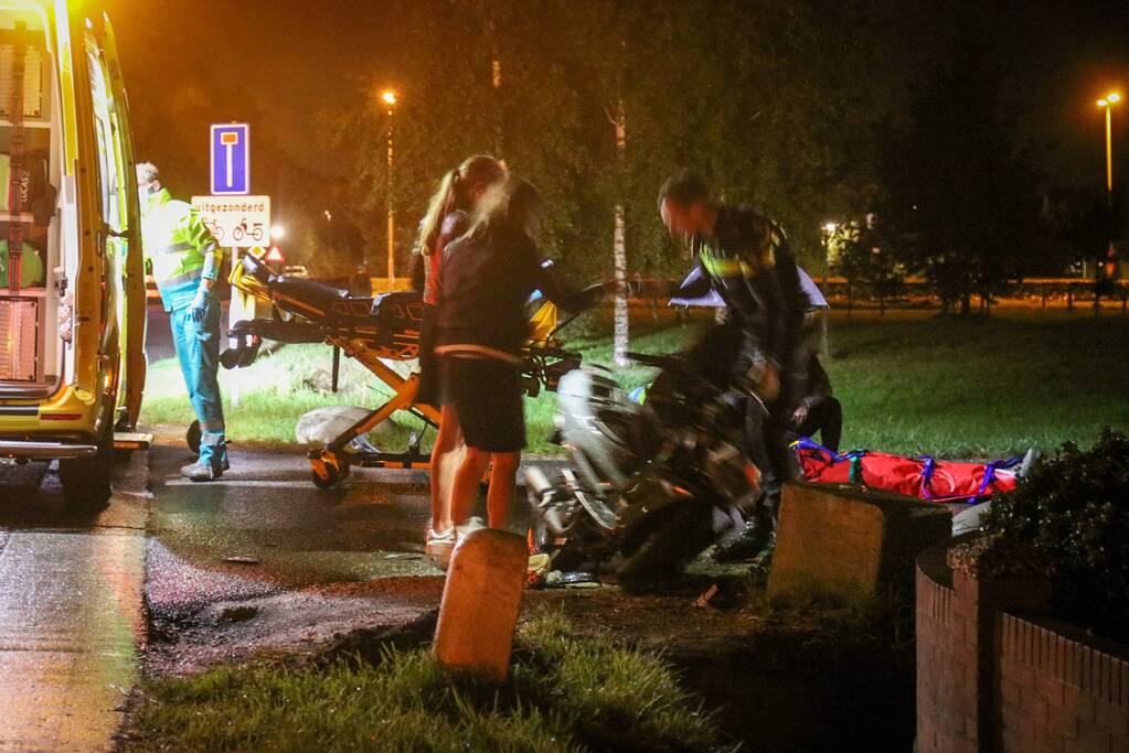 Scooterrijder gewond na aanrijding met auto