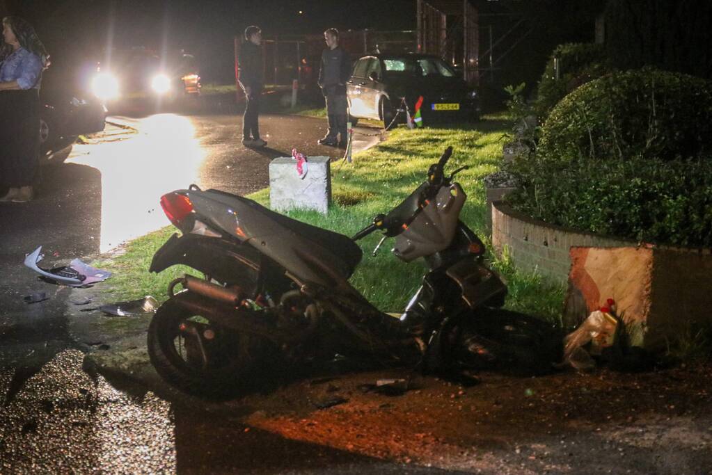 Scooterrijder gewond na aanrijding met auto