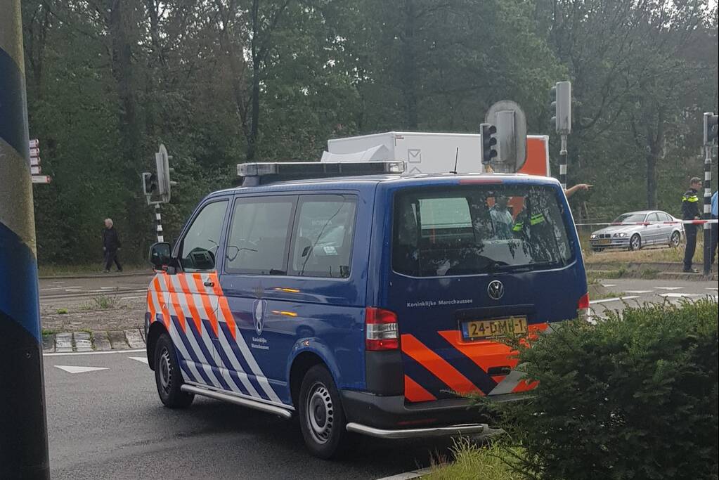 Fietsster zwaargewond bij aanrijding op kruising