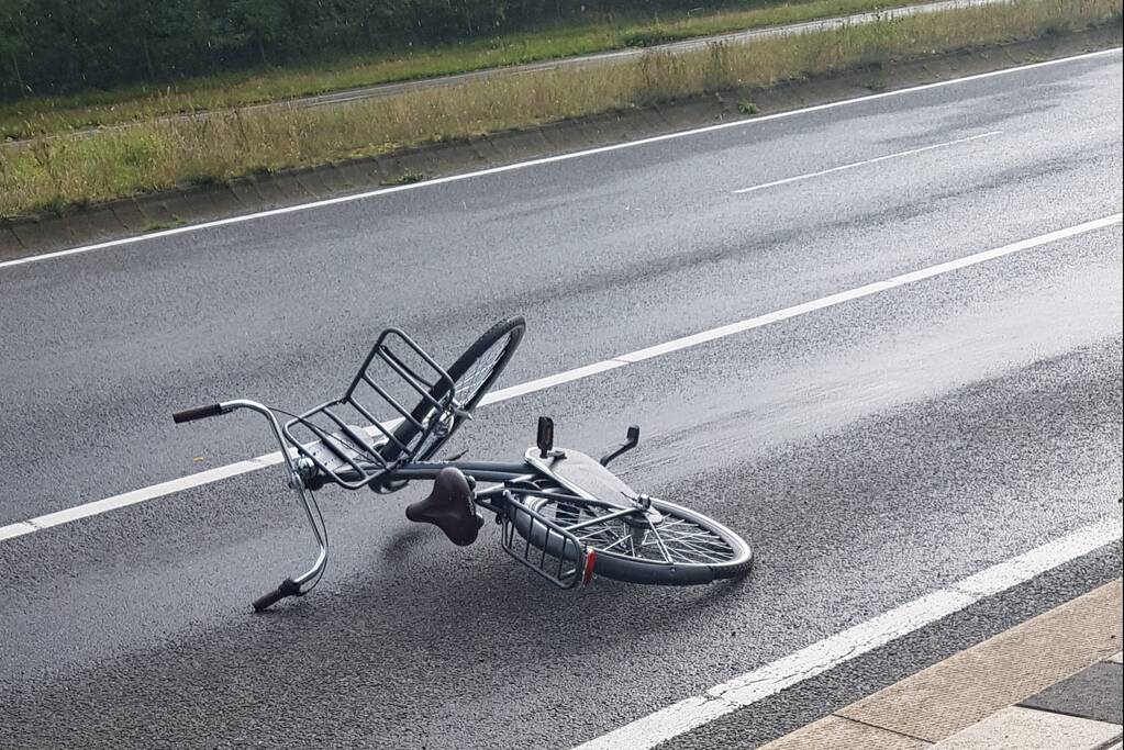 Fietsster zwaargewond bij aanrijding op kruising
