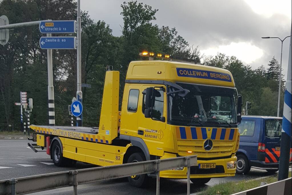 Fietsster zwaargewond bij aanrijding op kruising