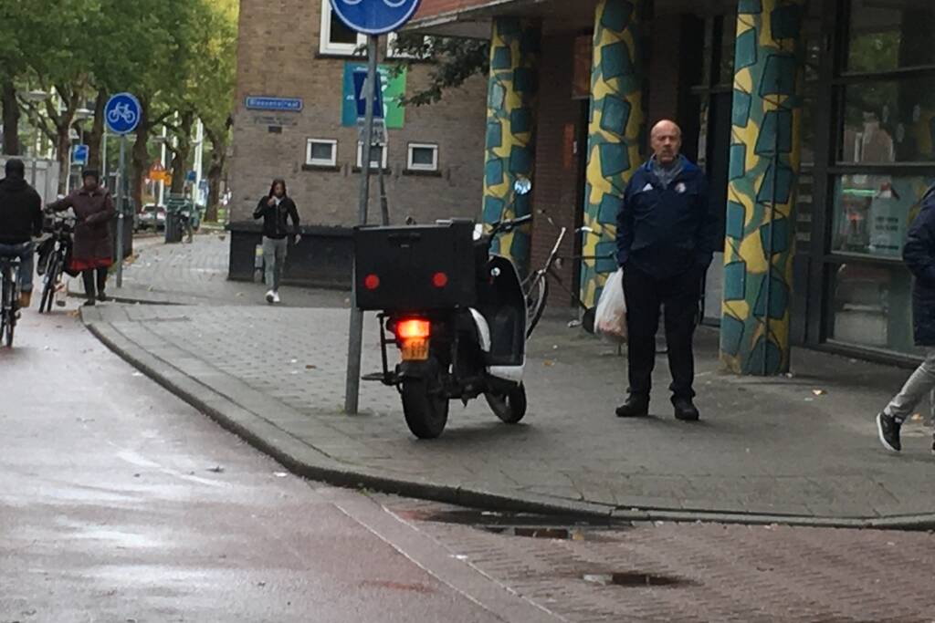 Scooterrijder gewond bij aanrijding met auto