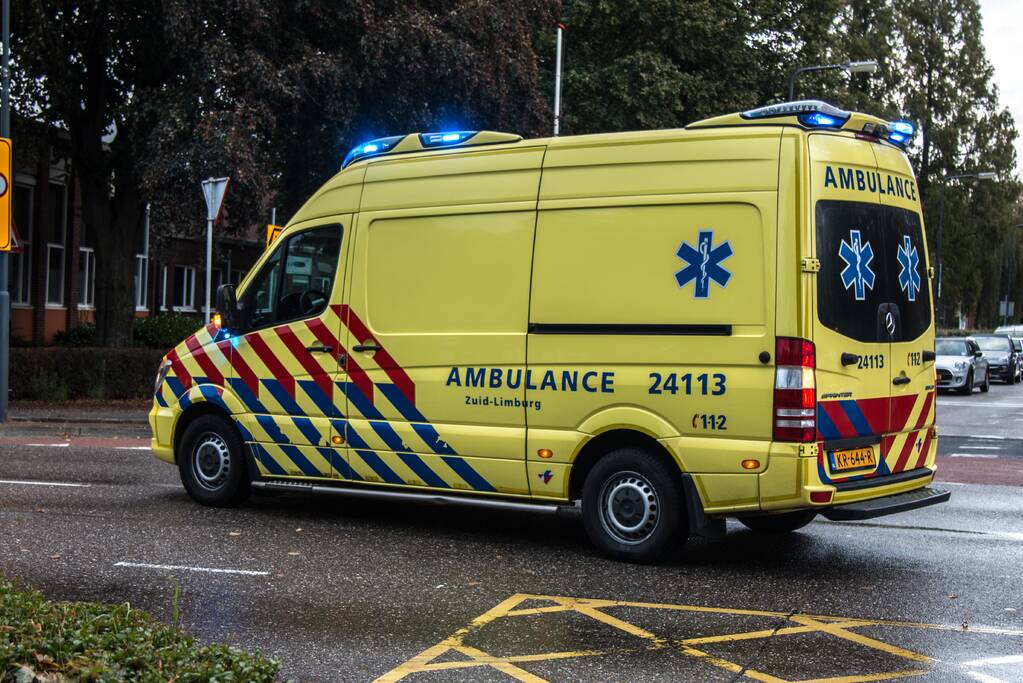 Maaltijdbezorger gaat hard onderuit en raakt gewond