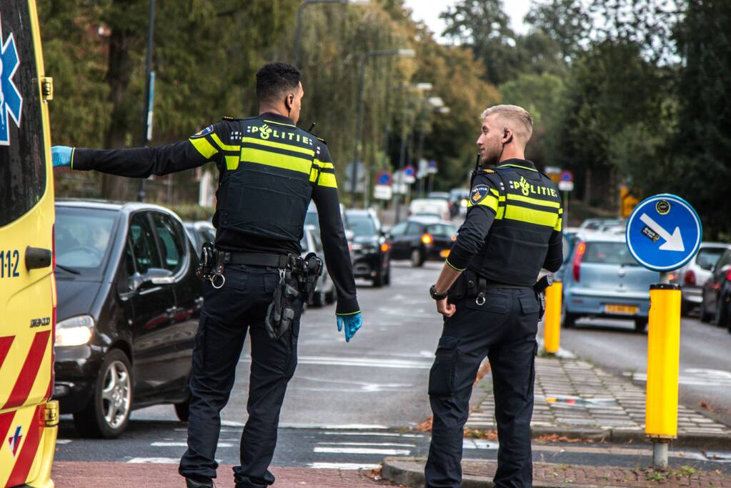 Maaltijdbezorger gaat hard onderuit en raakt gewond