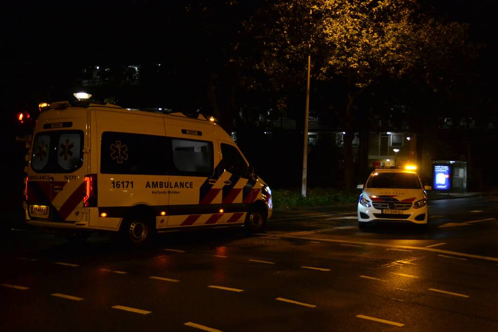 Automobilist rijdt door na aanrijden met taxibus