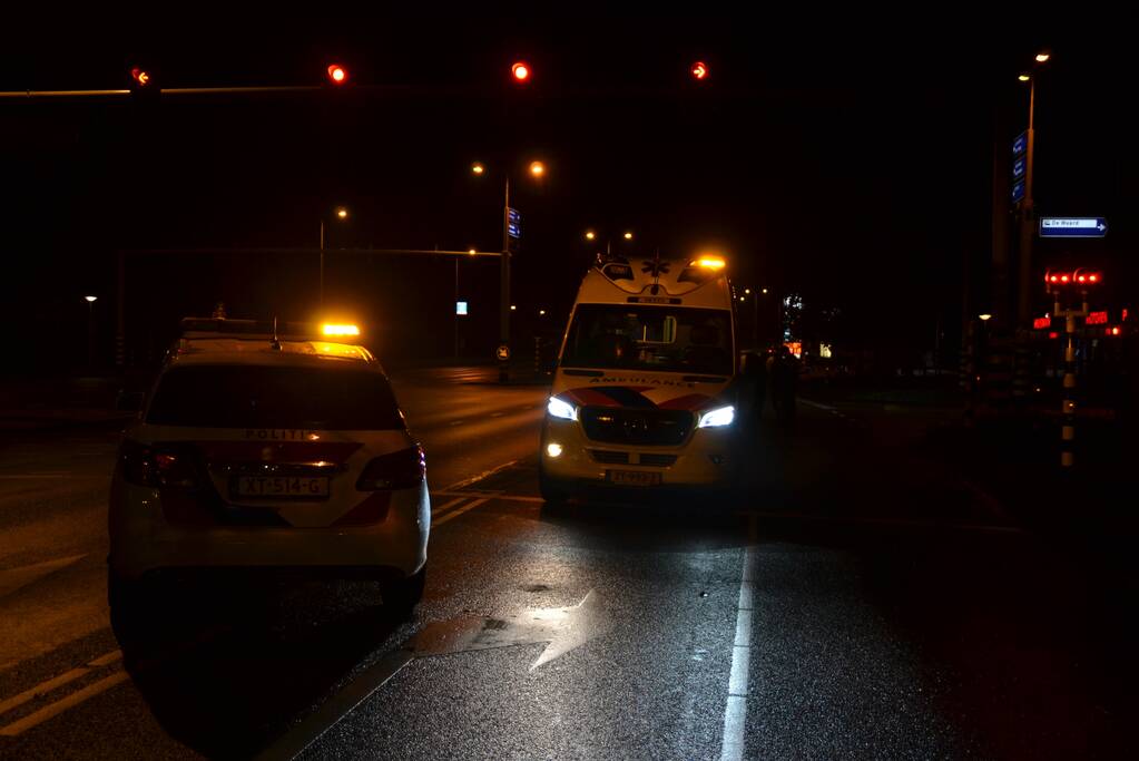 Automobilist rijdt door na aanrijden met taxibus