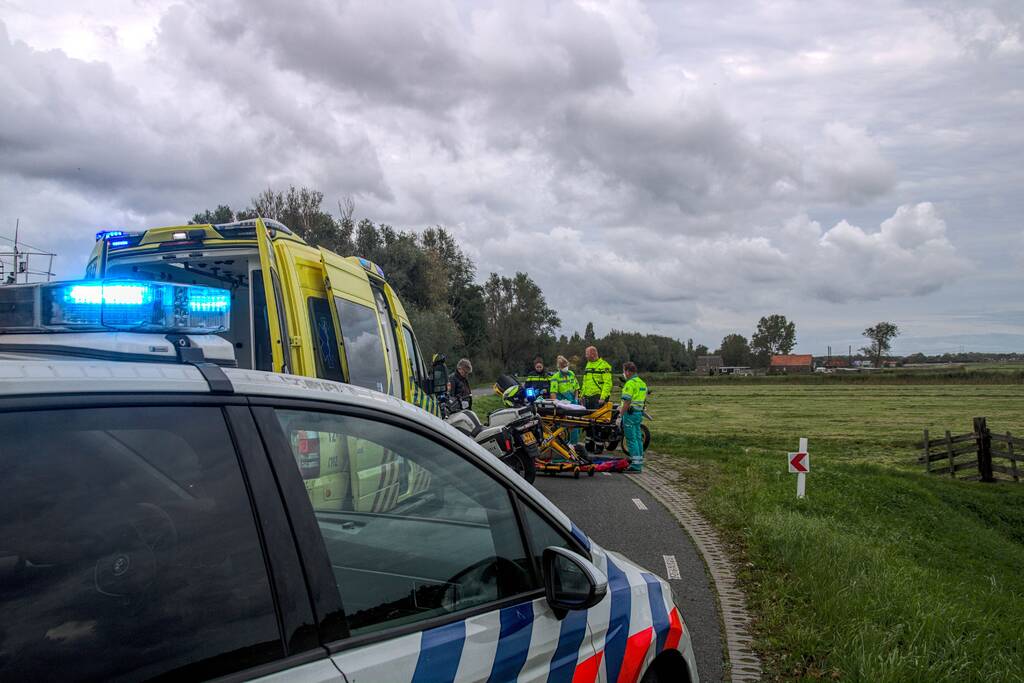 Motorrijder vliegt uit de bocht