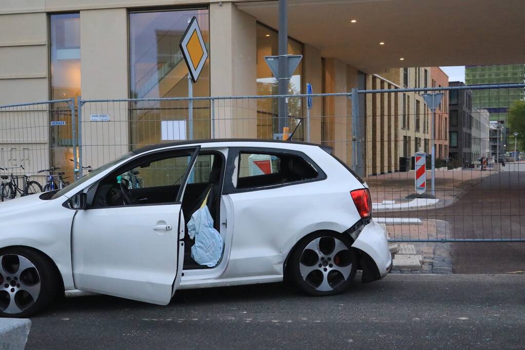 Flinke schade na aanrijding tussen twee auto's