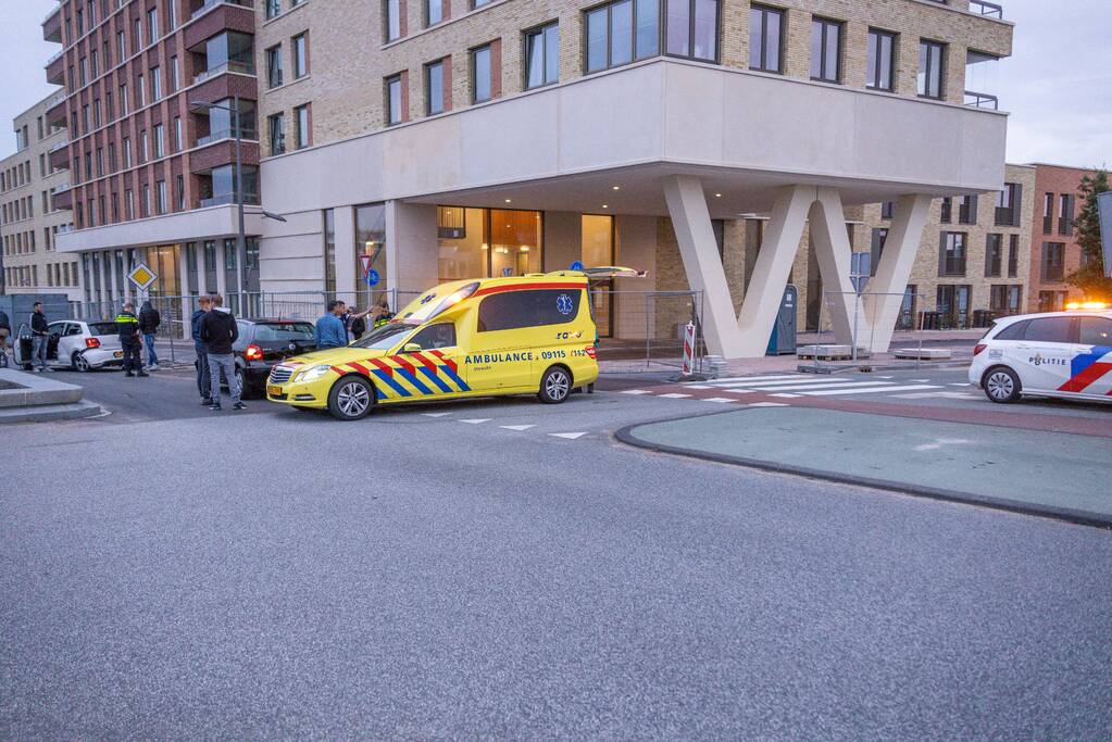 Flinke schade na aanrijding tussen twee auto's