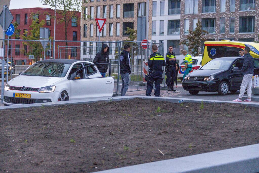 Flinke schade na aanrijding tussen twee auto's